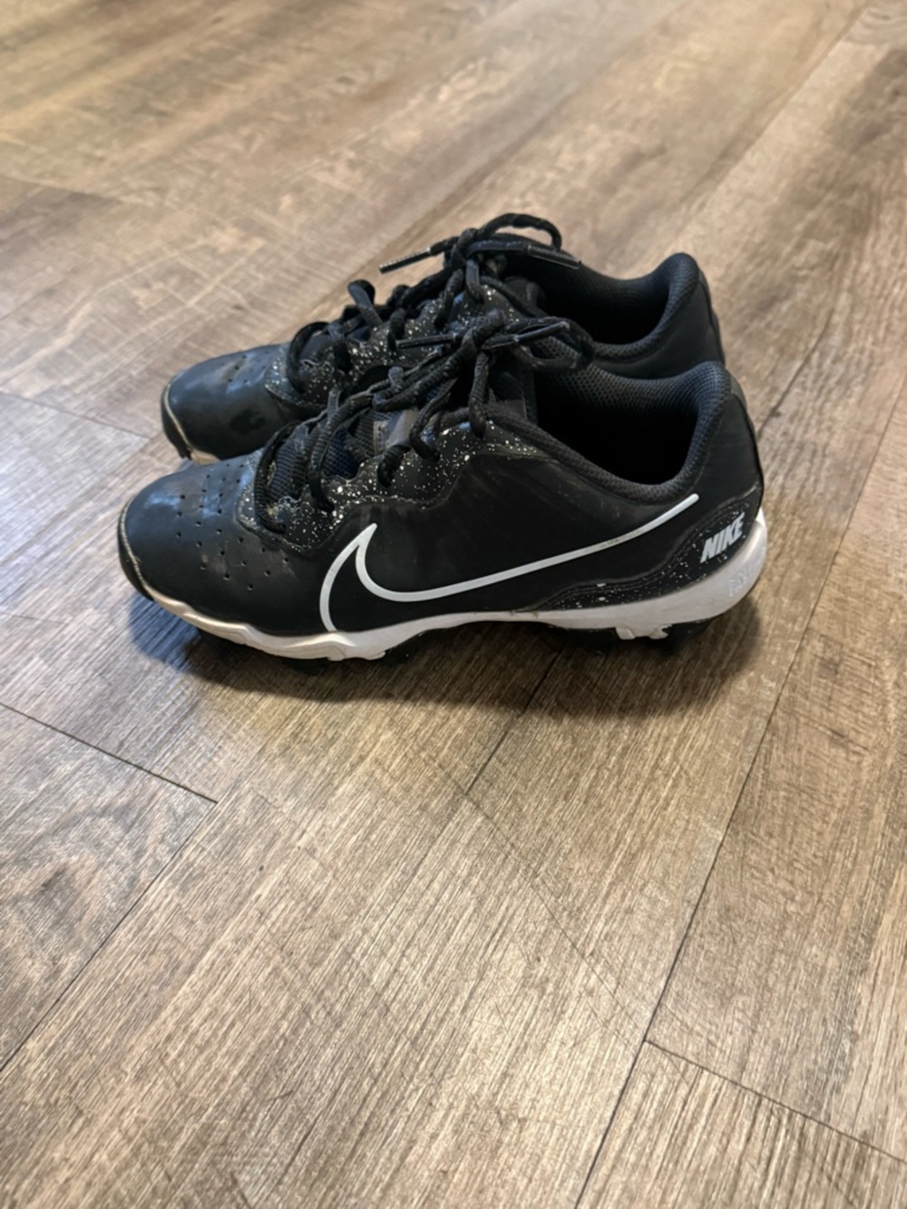 Nike Black and White Kids' baseball/softball cleats